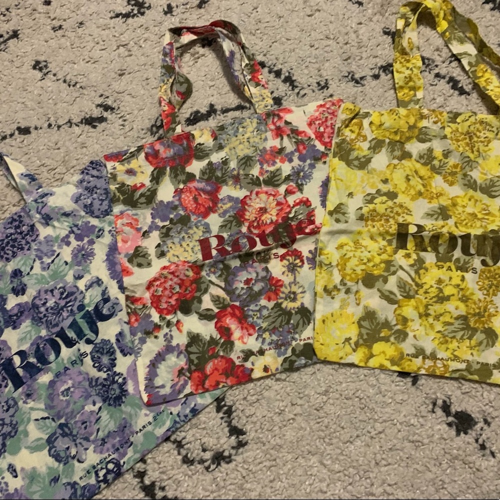 Rouje floral tote - price is for one. Comment which color you want.